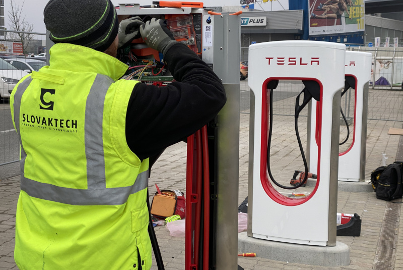 2020 / Tesla Supercharger Station Košice - optima - foto
