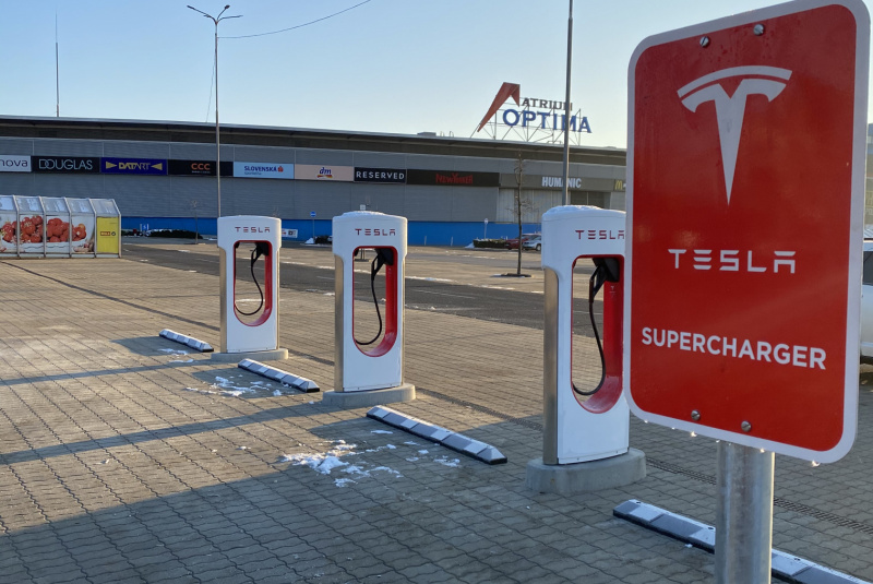 2020 / Tesla Supercharger Station Košice - optima - foto 2020 / Tesla Supercharger Station Košice - optima - foto