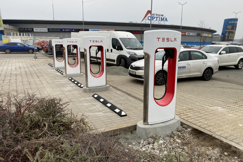 2020 / Tesla Supercharger Station Košice - optima - foto 2020 / Tesla Supercharger Station Košice - optima - foto